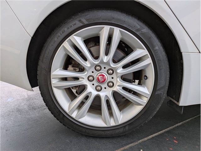 2015 Jaguar XE — миниатюра 35