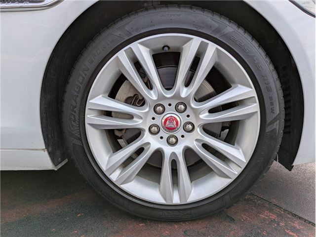 2015 Jaguar XE — миниатюра 36