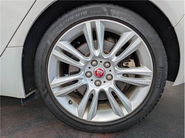 2015 Jaguar XE — миниатюра 37