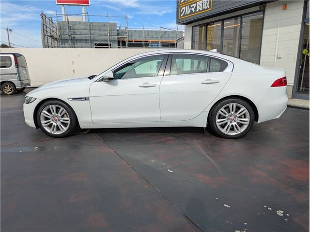 2015 Jaguar XE — фото 8