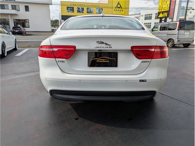 2015 Jaguar XE — фото 6