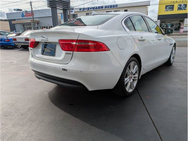 2015 Jaguar XE — фото 5