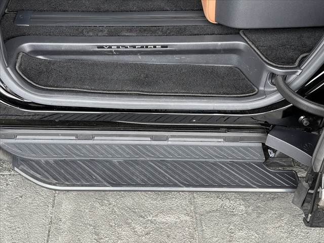 2025 Toyota VELLFIRE photo 4