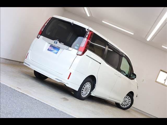 2014 Toyota NOAH 缩略图 12