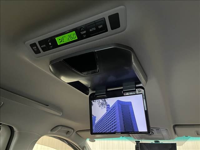 صورة 14 لـ 2012 Toyota VELLFIRE
