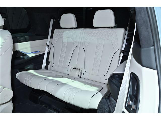 2024 BMW X7 缩略图 24