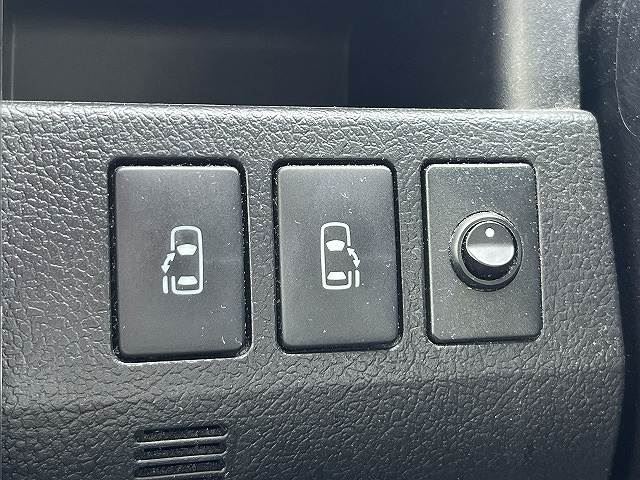 صورة مصغرة 21 لـ 2012 Toyota VOXY