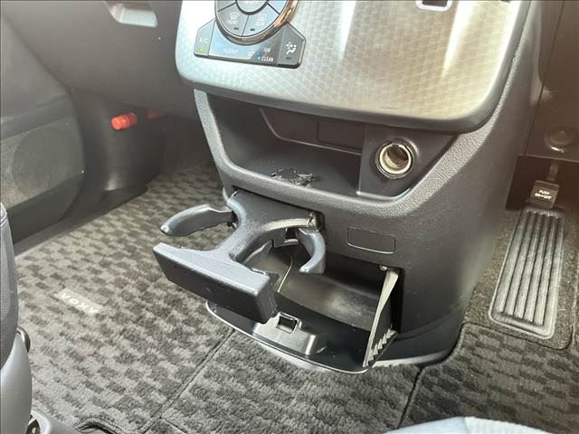 صورة مصغرة 29 لـ 2013 Toyota VOXY