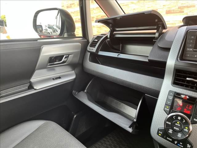صورة مصغرة 30 لـ 2013 Toyota VOXY