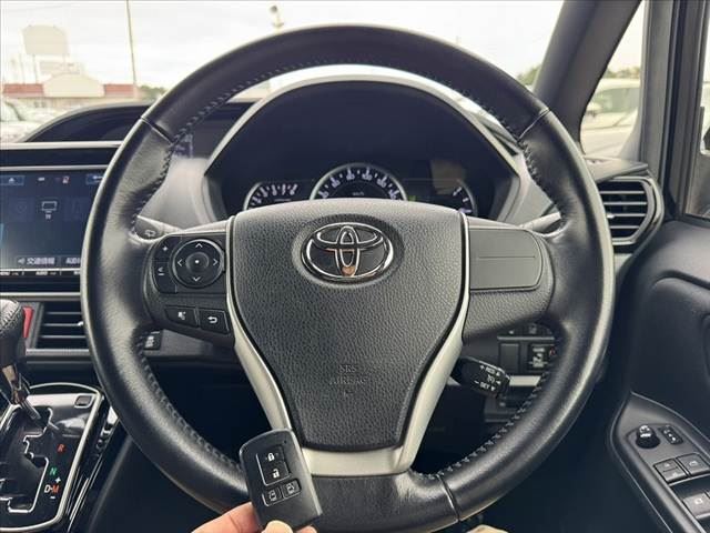 صورة 7 لـ 2016 Toyota NOAH