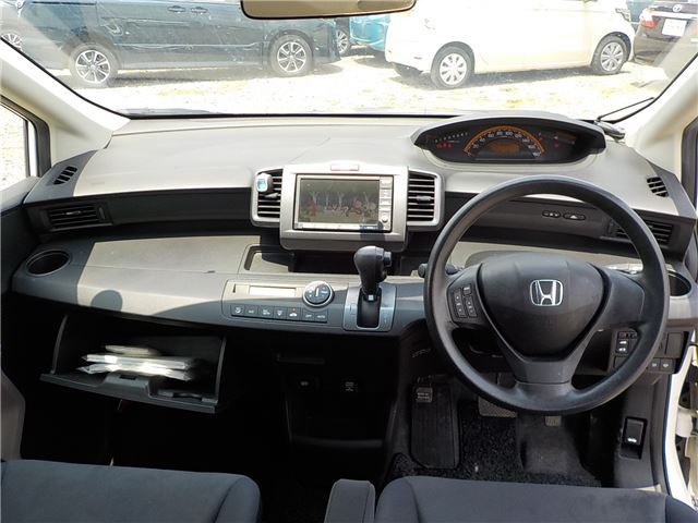 2008 Honda FREED — фото 3