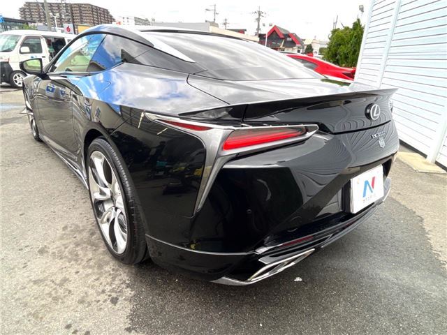2017 Lexus LC — миниатюра 21