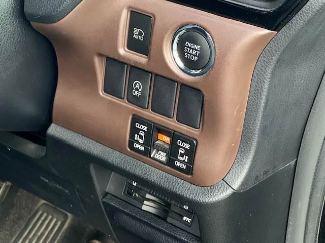 2015 Toyota ESQUIRE — миниатюра 12