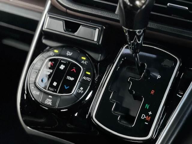 2015 Toyota ESQUIRE — миниатюра 14