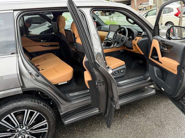 2025 Lexus LX — миниатюра 13