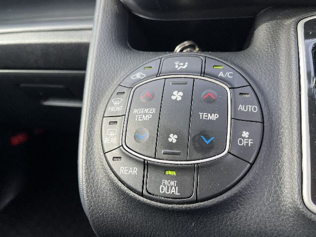 2016 Toyota NOAH — миниатюра 15