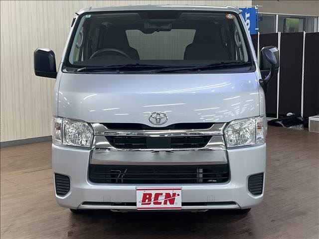 2022 Toyota HIACE 照片 2