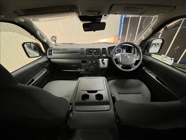 2022 Toyota HIACE 照片 10