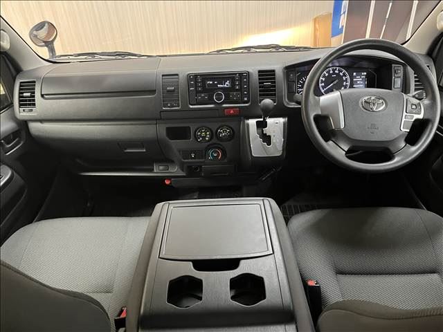 2022 Toyota HIACE 照片 9