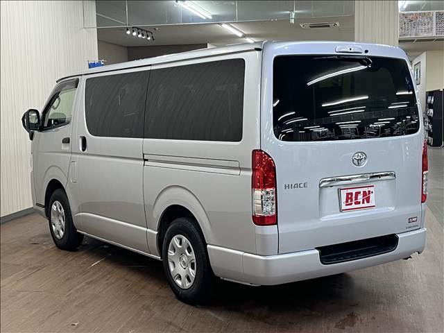 2022 Toyota HIACE 照片 7