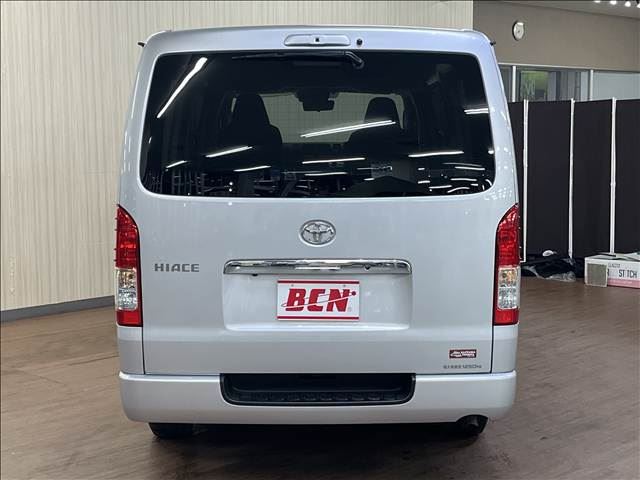 2022 Toyota HIACE 照片 6