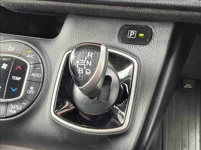 صورة مصغرة 25 لـ 2014 Toyota VOXY