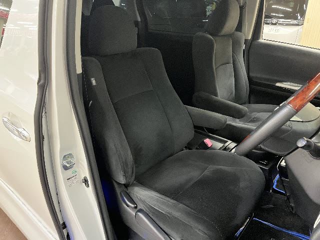2009 Toyota VELLFIRE — миниатюра 4