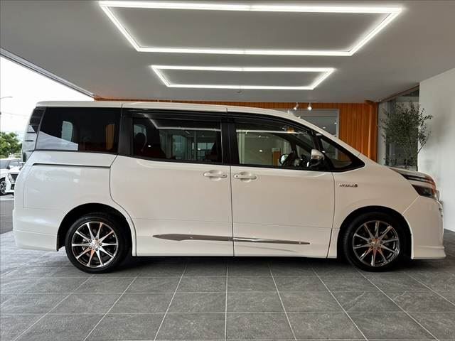 2014 Toyota VOXY 缩略图 12