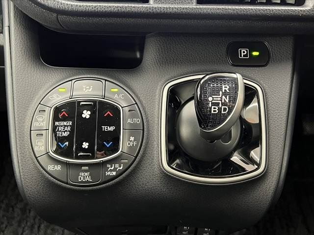 صورة مصغرة 25 لـ 2014 Toyota VOXY