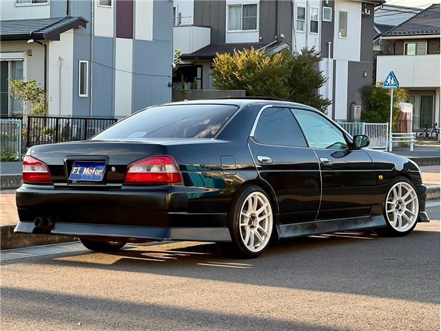 2000 Nissan LAUREL 照片 3