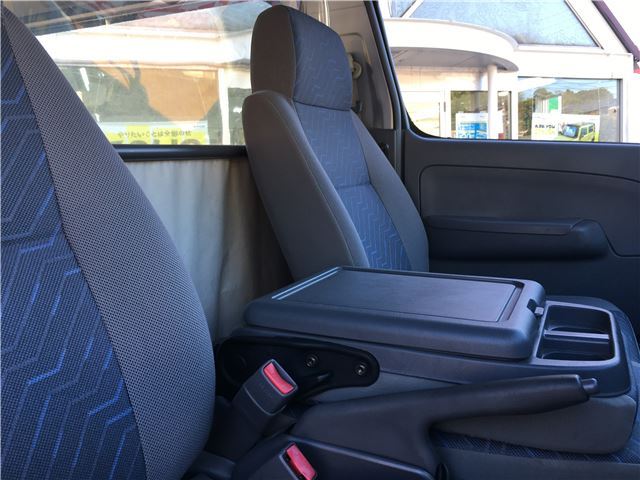 2003 Nissan CARAVAN 缩略图 36