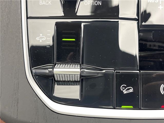 2021 BMW X7 — миниатюра 30