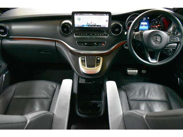 صورة 2 لـ 2021 Mercedes-BENZ V-CLASS
