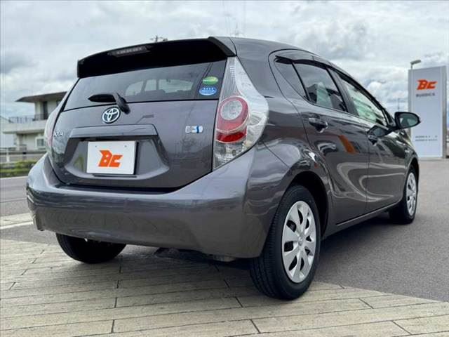 2013 Toyota AQUA — миниатюра 15