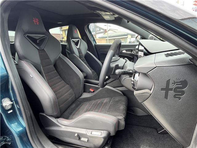 2025 ALFA Romeo JUNIOR 缩略图 13