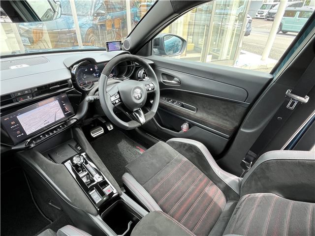 2025 ALFA Romeo JUNIOR 缩略图 16