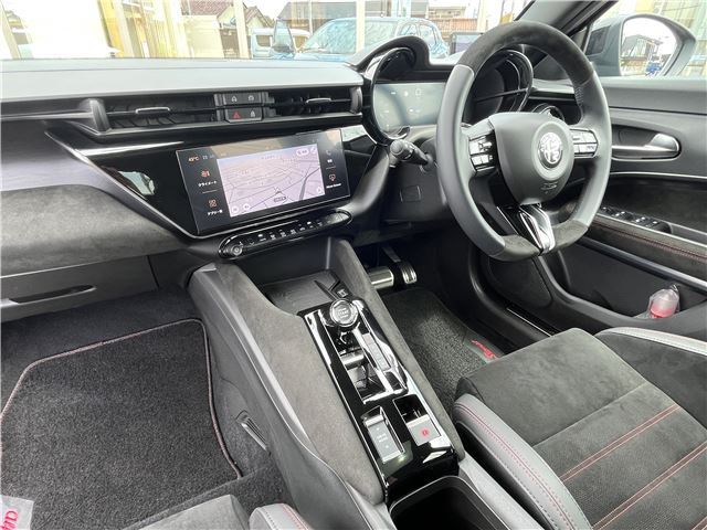 2025 ALFA Romeo JUNIOR 缩略图 18