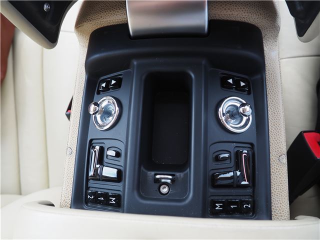 صورة 7 لـ 2003 ROLLS-ROYCE PHANTOM