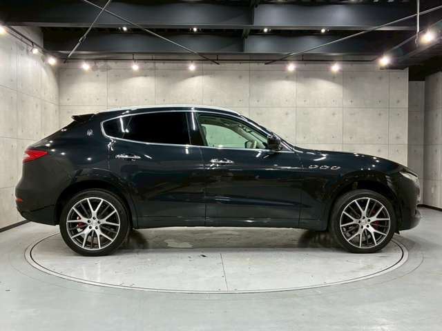 2017 Maserati LEVANTE 照片 2