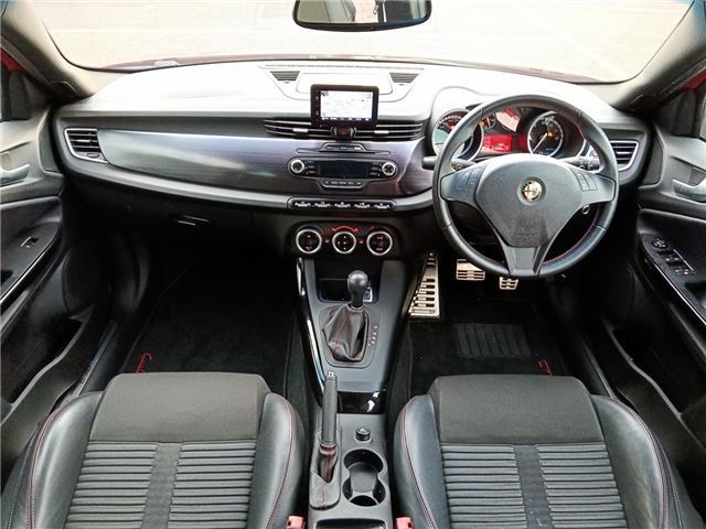 2012 ALFA Romeo GIULIETTA photo 3