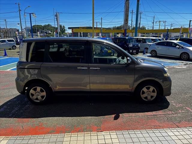 صورة 6 لـ 2011 Toyota SIENTA