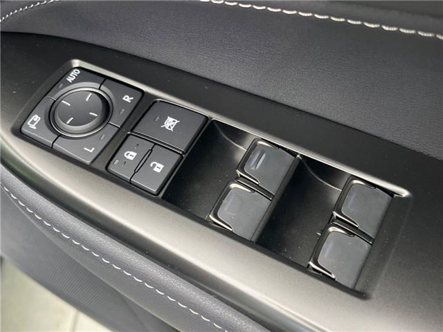 صورة 7 لـ 2023 Lexus NX