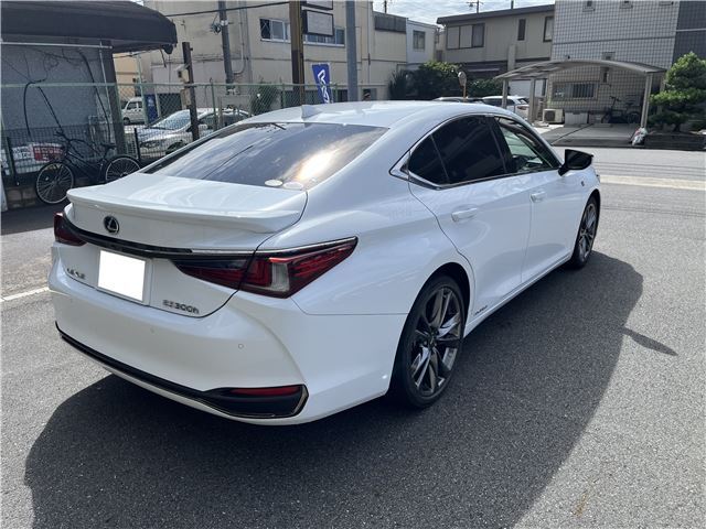 2019 Lexus ES photo 2