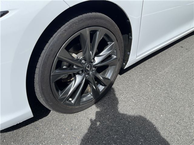 2019 Lexus ES photo 9
