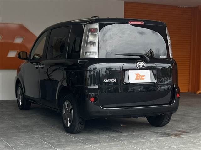 2013 Toyota SIENTA — миниатюра 13