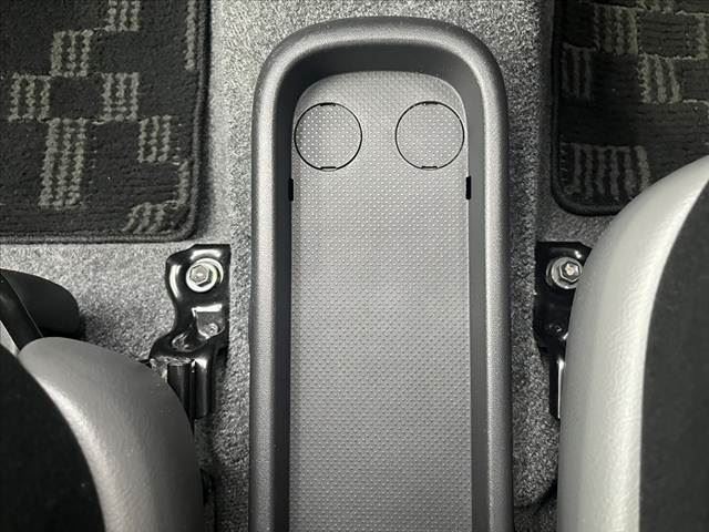 2013 Toyota SIENTA — миниатюра 26