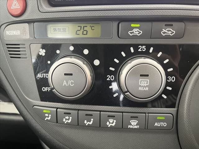 صورة 5 لـ 2013 Toyota SIENTA