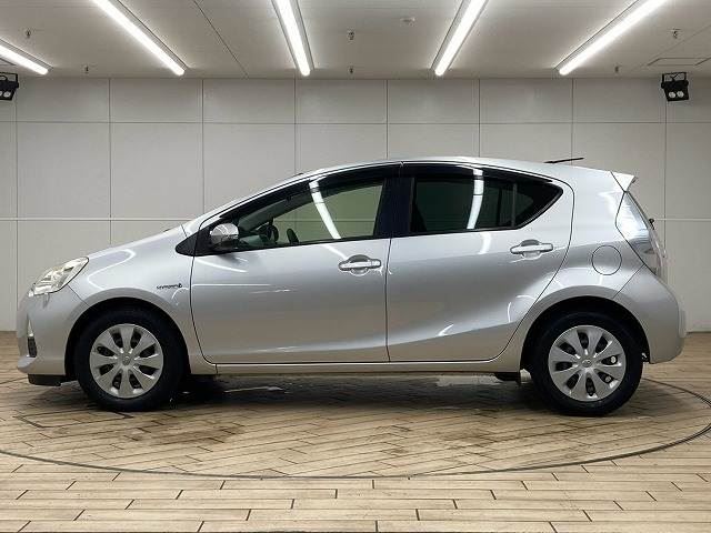 2012 Toyota AQUA — миниатюра 17