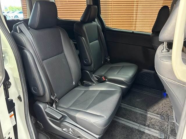 صورة مصغرة 12 لـ 2016 Toyota ESQUIRE