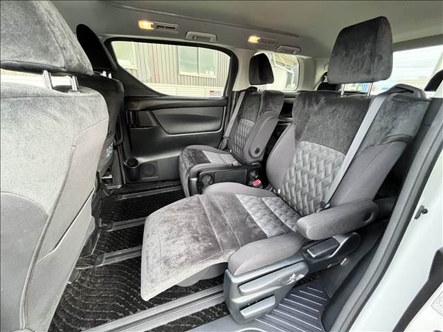 صورة 15 لـ 2018 Toyota VELLFIRE
